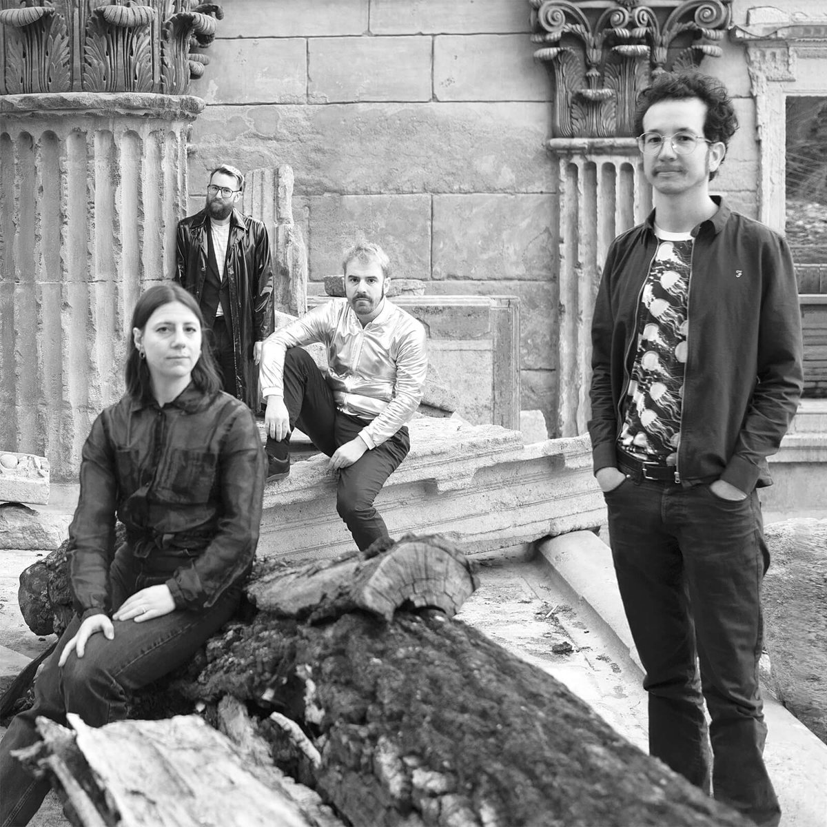 HOLO_mg's tweet image. What just happened? Total Refusal casts NPC workers in critique of contemporary #labor 🎮⚒️

The Austrian pseudo-Marxist collective discuss their celebrated #machinima film 𝘏𝘢𝘳𝘥𝘭𝘺 𝘞𝘰𝘳𝘬𝘪𝘯𝘨 (and videogame interventions writ large) with researcher &amp;amp; curator @mrtnzlngr