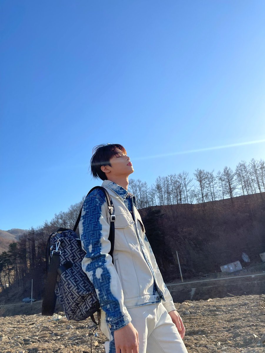 cloudforJ's tweet photo. #JUYEONxFendiSS24 
#FendiSS24

펜디보이주연 🩵 https://t.co/aRm5XN2dG0