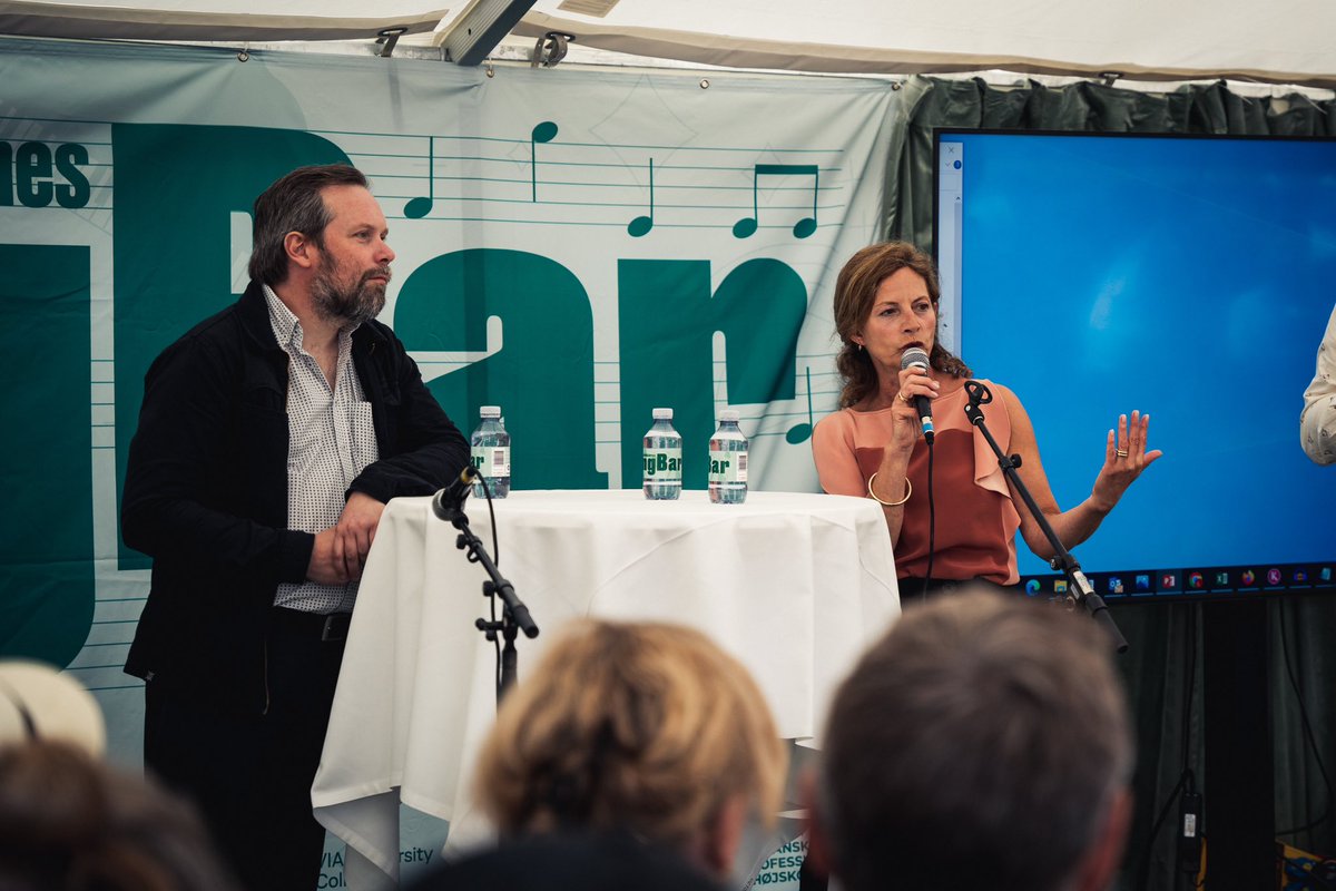 “Hvad lægger vi i “prestige”? Det er noget, meget få kan få. Derfor er det utopisk at tro, at pædagogudd kan blive prestigefyldt. Vi skal stå klar m. et fleksibelt udd.system, hvor det er nemt at læse videre senere.” - <a href="/StinaVrangElias/">Stina Vrang Elias</a> i debat m. @wang_cam, <a href="/BoKlindt/">Bo Klindt Poulsen</a> og @xSkalvig