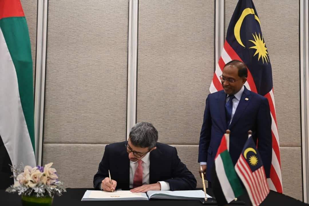 Foreign Minister  🇲🇾 Dato' Seri Diraja Dr. Zambry Abd Kadir held a bilateral meeting with his UAE counterpart His Highness Sheikh Abdullah bin Zayed Al Nahyan 🇦🇪 in Kuala Lumpur earlier today. Both Foreign Ministers exchanged views on various Malaysia-UAE bilateral relations