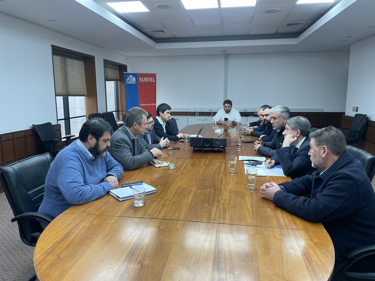 MTTStgo's tweet image. #AgendaMTT : Seremi RM se reunió con @AgFenabus junto al Ministro @MTTChile @JuanCaMunozA para avanzar en mejoras en el gremio del transporte y la movilidad en el país y en la Región Metropolitana. Seguimos trabajando con más asociaciones gremiales por un #ChileMejorConectado🇨🇱