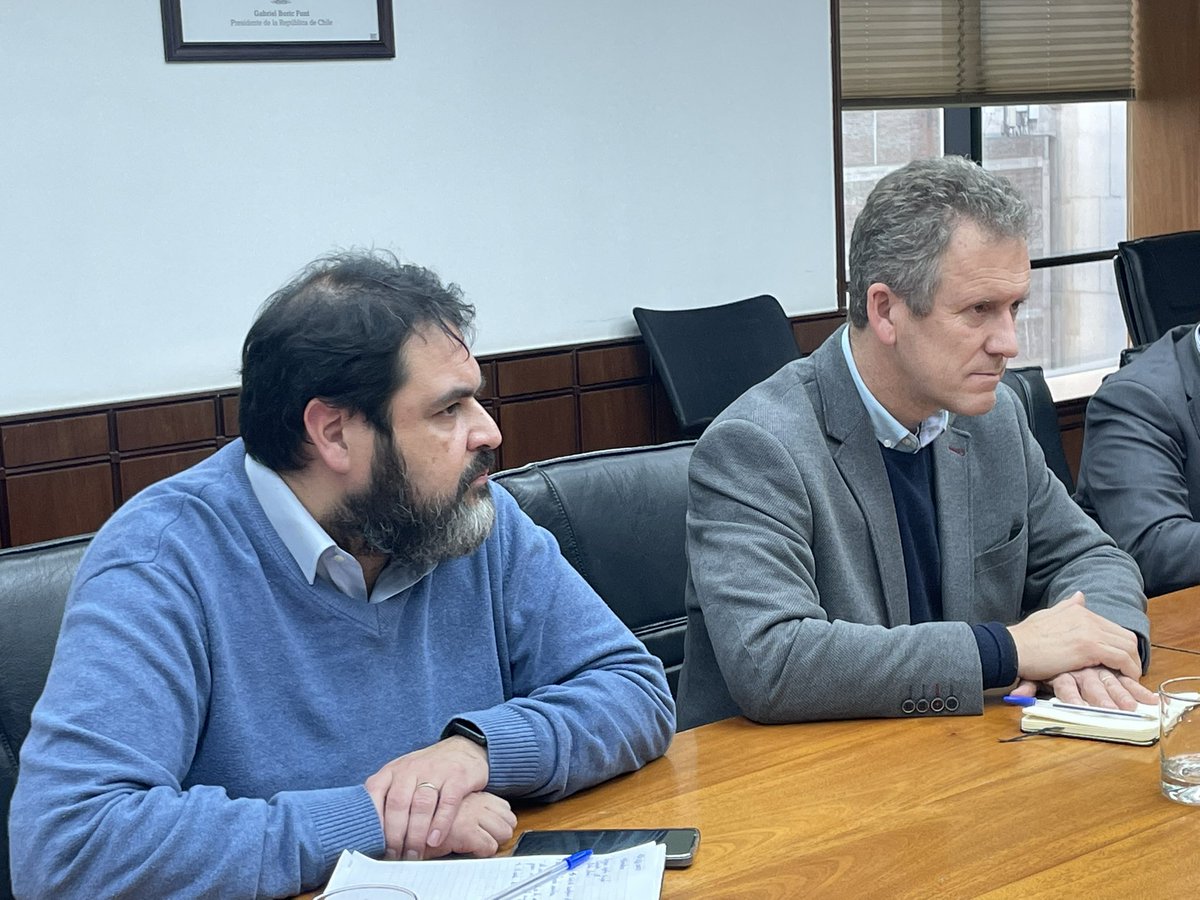 MTTStgo's tweet image. #AgendaMTT : Seremi RM se reunió con @AgFenabus junto al Ministro @MTTChile @JuanCaMunozA para avanzar en mejoras en el gremio del transporte y la movilidad en el país y en la Región Metropolitana. Seguimos trabajando con más asociaciones gremiales por un #ChileMejorConectado🇨🇱