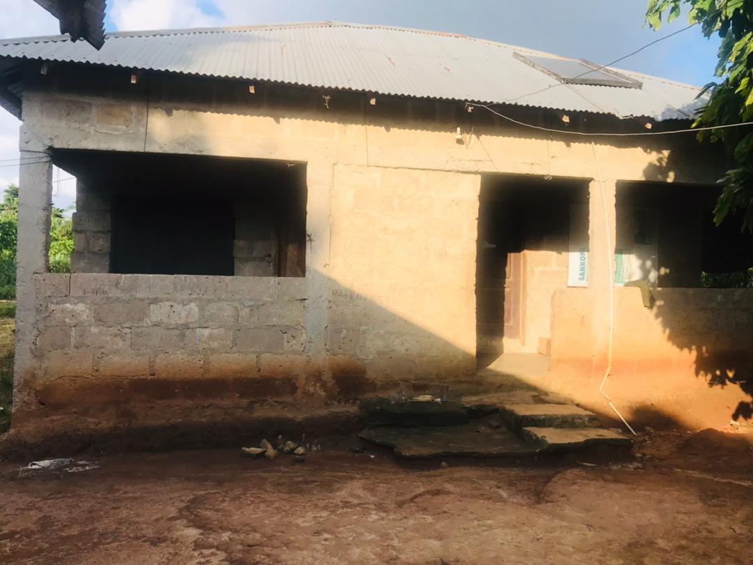 JkcCompany's tweet photo. This property is for sale inside Kumasi - Adankwame 
The land contains 
2 bedroom house
3plot of land 
A poultry farm which can contain about 3000 birds , which going for a cool price 
DM if interested +233549846182 or DM @Quasi_Cyprus https://t.co/E1uo4dOxz7