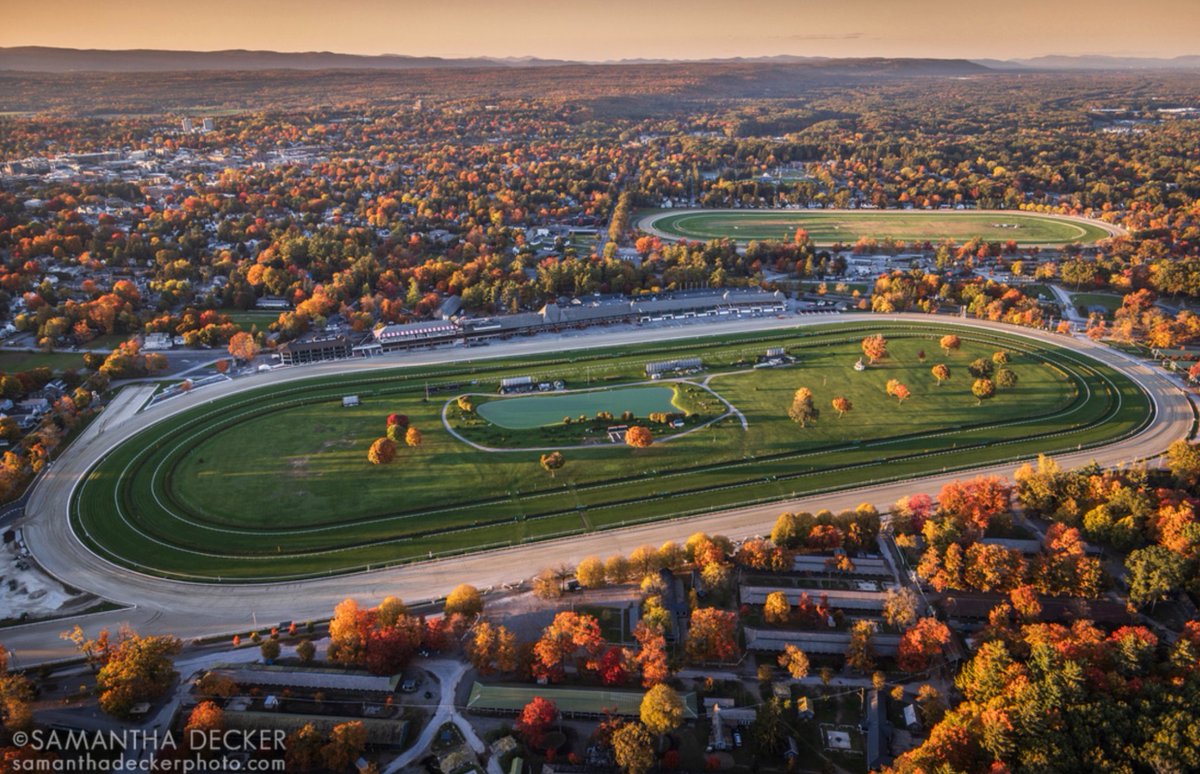 Stunning ❤️ Saratoga Racecourse with the Oklahoma Training Track in the distance! #Saratoga #HorseHeaven 📸This impressive shot was captured from a helicopter by the talented @sdeckerphoto. Explore more of Samantha's work by visiting her website at samanthadeckerphoto.com.