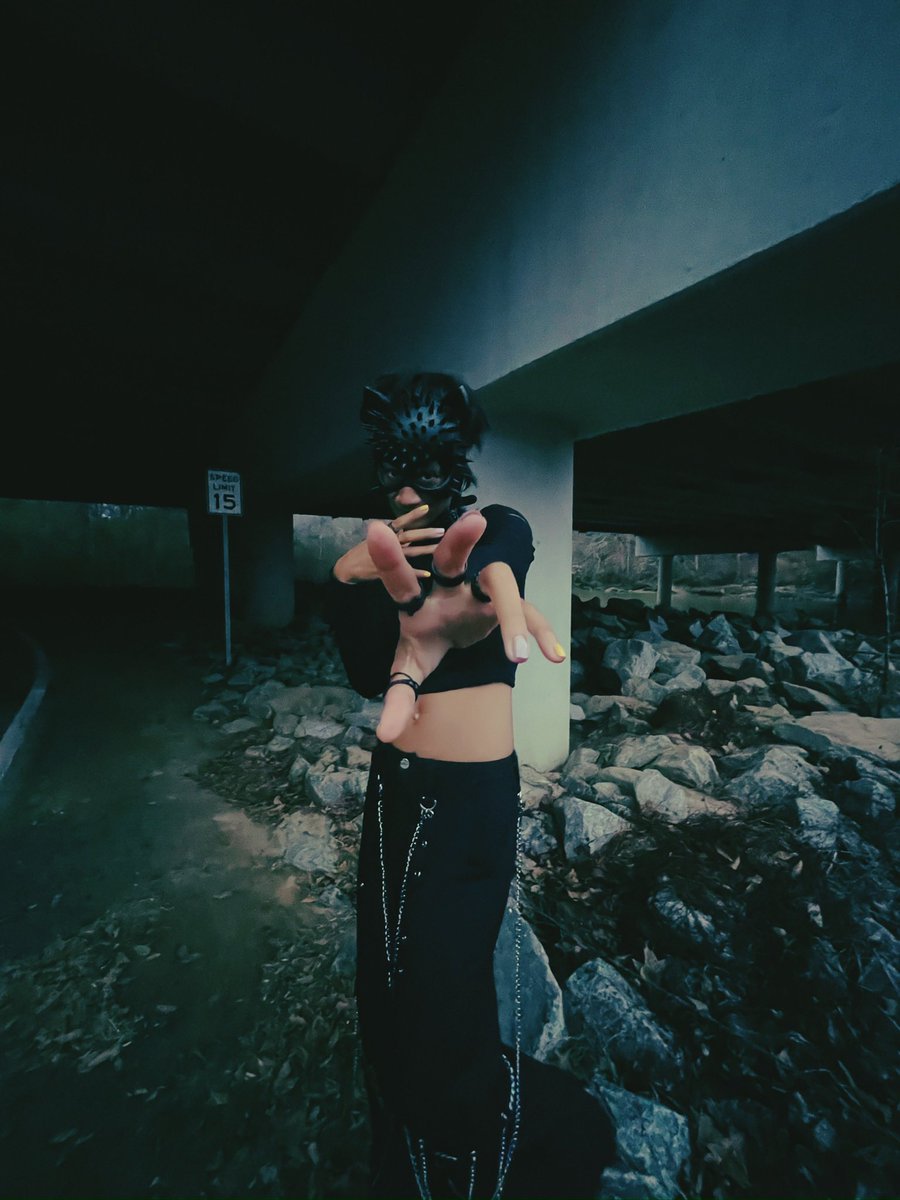 ravensnest_'s tweet photo. ⌚️Times Reveals All
“NOT NO DUMMY” Music Video is out nowwwwwwww on my YouTube page
#Notnodummy #ravenrichards #miami #rap #sing #musclecar #jeeprenegade #jeep #rose #love #rockandroll #skullsandbones #tarot #witch #sza #today #dontoliver #erykahbadu #newmusic #222ep #model https://t.co/ASkg0DUSJn