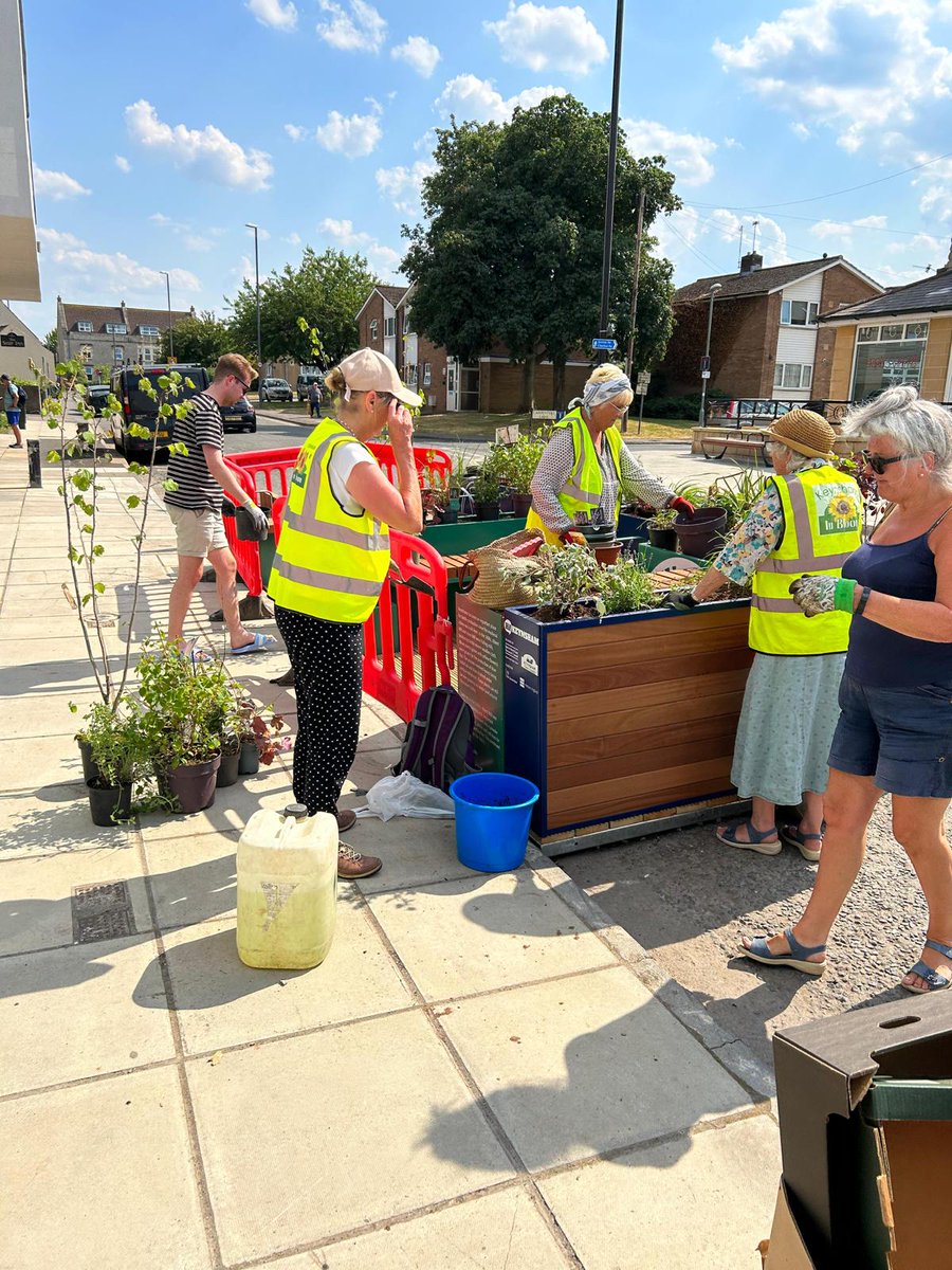 Completed our latest 2 Community Parklets today just in time for Keynsham in Bloom festival, planted up by members Mary & the team🌻🌱🐝
@bathnes @KeynshamCouncil