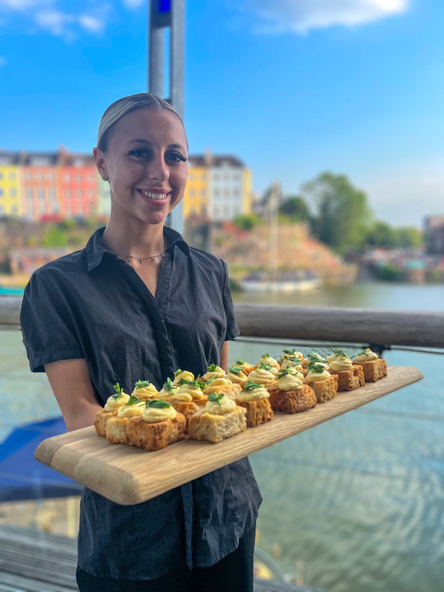 riverstation_'s tweet image. Alisha the Canapé Queen 🤩🎉

Goats cheese &amp;amp; apricot mousse is one of her personal favourites! 🧀 

You can pre order all canapés for your party in advance to add that perfect touch to your function! 

#canapes #privatehire #events #drinks #bar #bristol #youngspubs #bestofbristol