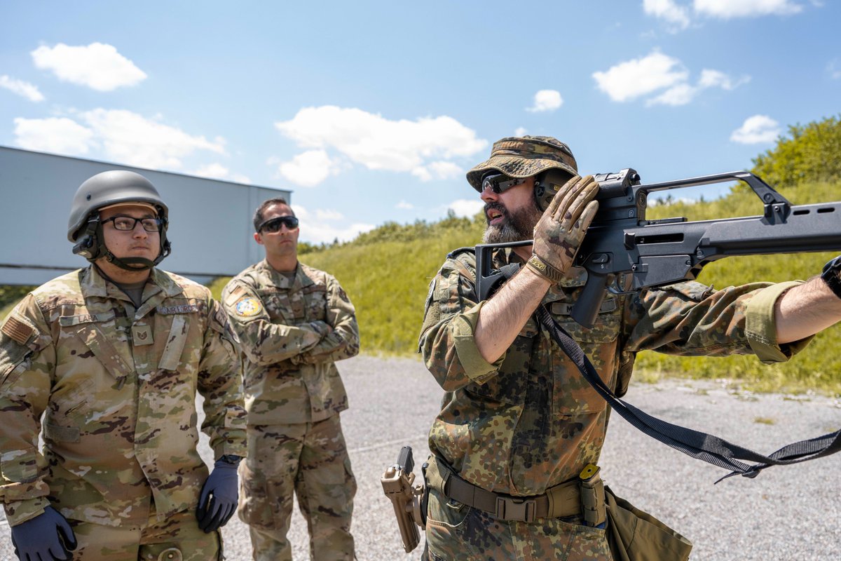 USNationalGuard's tweet image. .@AirNatlGuard Airmen prepare to qualify for the German Armed Forces Badge of Marksmanship during exercise #AirDefender2023, the largest air forces deployment exercise in @NATO history. #AD23 #StrongerTogether 

📸ngpa.us/25770