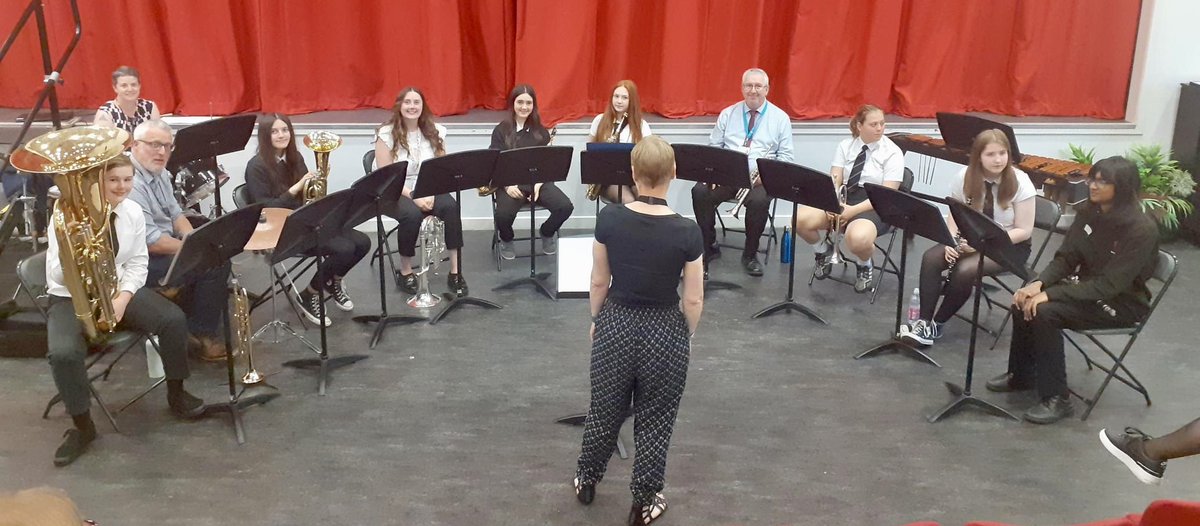 Congratulations and Thanks to our Concert Band who performed for our local community ‘Young At Heart’ group and our new S1s yesterday afternoon. A wonderful sound and so nice to give back to our local community. #ProudOfPorty #CommunityChampions @PortyDYW @PortyMusic1 👍🏻🎶⭐️