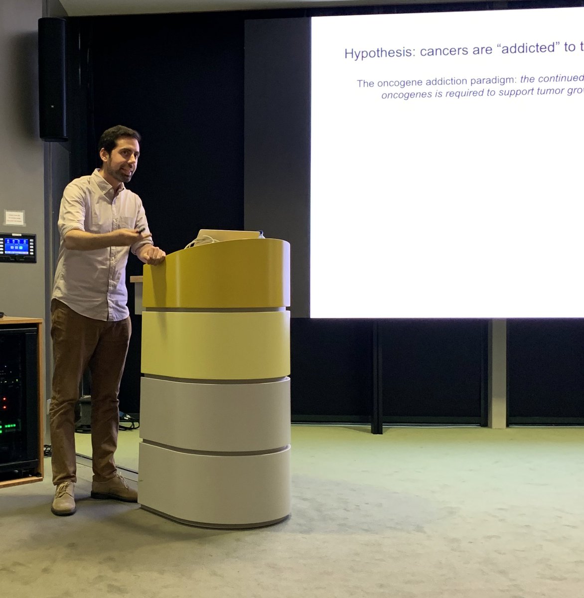 Many thanks to @JSheltzer for giving an awesome talk on chromosome addiction of aneuploid cancer cells today @UMCG_ERIBA. Very elegant work! Make sure to check out their latest work on this topic on BioXrv.