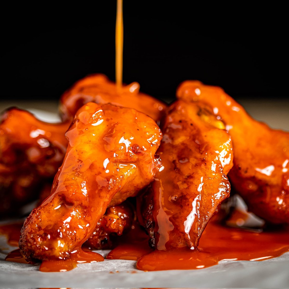 wingstreetrd's tweet photo. Atrévete a probar el delicioso sabor de nuestras salsas en tus alitas ¡Elige tu favorita!😍

🟡 HONEY BBQ
🟡 HOT HONEY GARLIC
🟡 MEDIUM BUFFALO
🟡 KOREAN PEPPER
🟡 CITRUS CHIPOTLE BBQ
🟡 BURNING HOT BUFFALO https://t.co/ElzlL1fGni