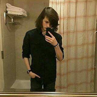 ⁣　⁣　⁣　⁣𝓬arl tweet media