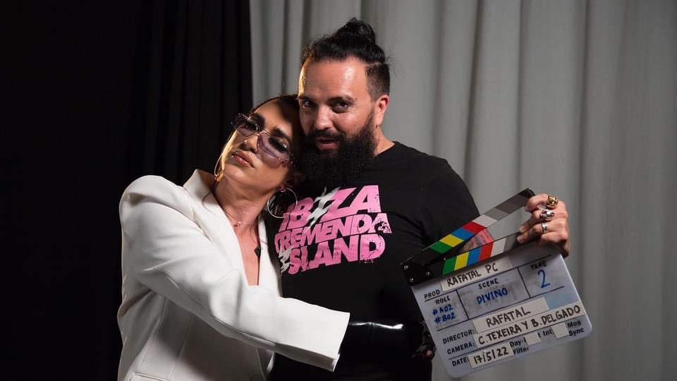 Rafatal_Robles's tweet photo. ¡Felicidades @DivinoOfficial !!!
😘💨🎂❤️
Gracias por formar parte de nuestra película #TransUniversal y por tu visibilidad para con el mundo!! ¡Artista valiente!
#TransUniversalLaPelícula
#PersonasTrans 
#Respeto
#Libertad
#DerechosTrans
#DerechosHumanos
🎬🏳️‍⚧️❤️
#GeminiPower ❤️ https://t.co/ewXAzCRWYM