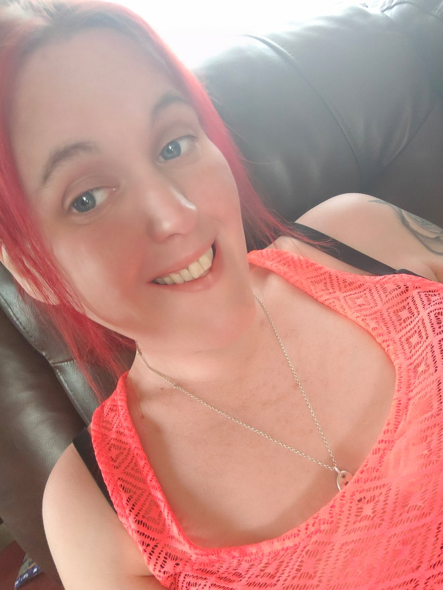 Redwolf_Games's tweet photo. Chilled out afternoon with the girlies after an early morning family gaming session. Hopefully I'll get to squeeze in some more #7DaysToDie later on before #teamgamethursday #smallstreamers #gamergirl #TwitchStreamers https://t.co/d2ssVIkwwz