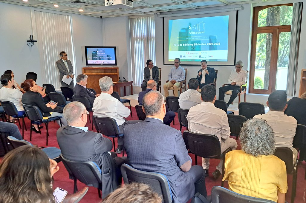 CONUEE_mx's tweet photo. Nuestro Director General agradece el compromiso de los participantes del Reto de Edificios Eficientes 2022-2023

Enfatizó el beneficio que se obtiene al implementar acciones de #EficienciaEnergética y reconoce al equipo que hace posible este proyecto. https://t.co/CMidRePX23
