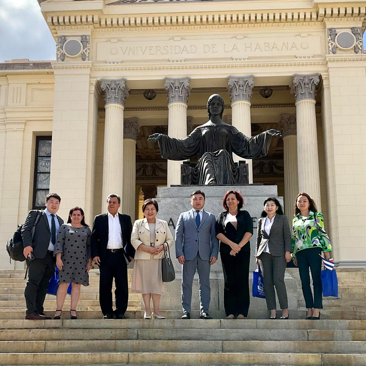 MongoliaDe's tweet photo. Боловсрол, шинжлэх ухааны дэд сайд Г.Ганбаяр Хавана хотноо 1 дүгээр сарын 30-наас 2 дугаар сарын 3-ны өдрүүдэд болсон “Pedagogy 2023” Олон улсын хуралд оролцов. https://t.co/7yiaNFmWzz