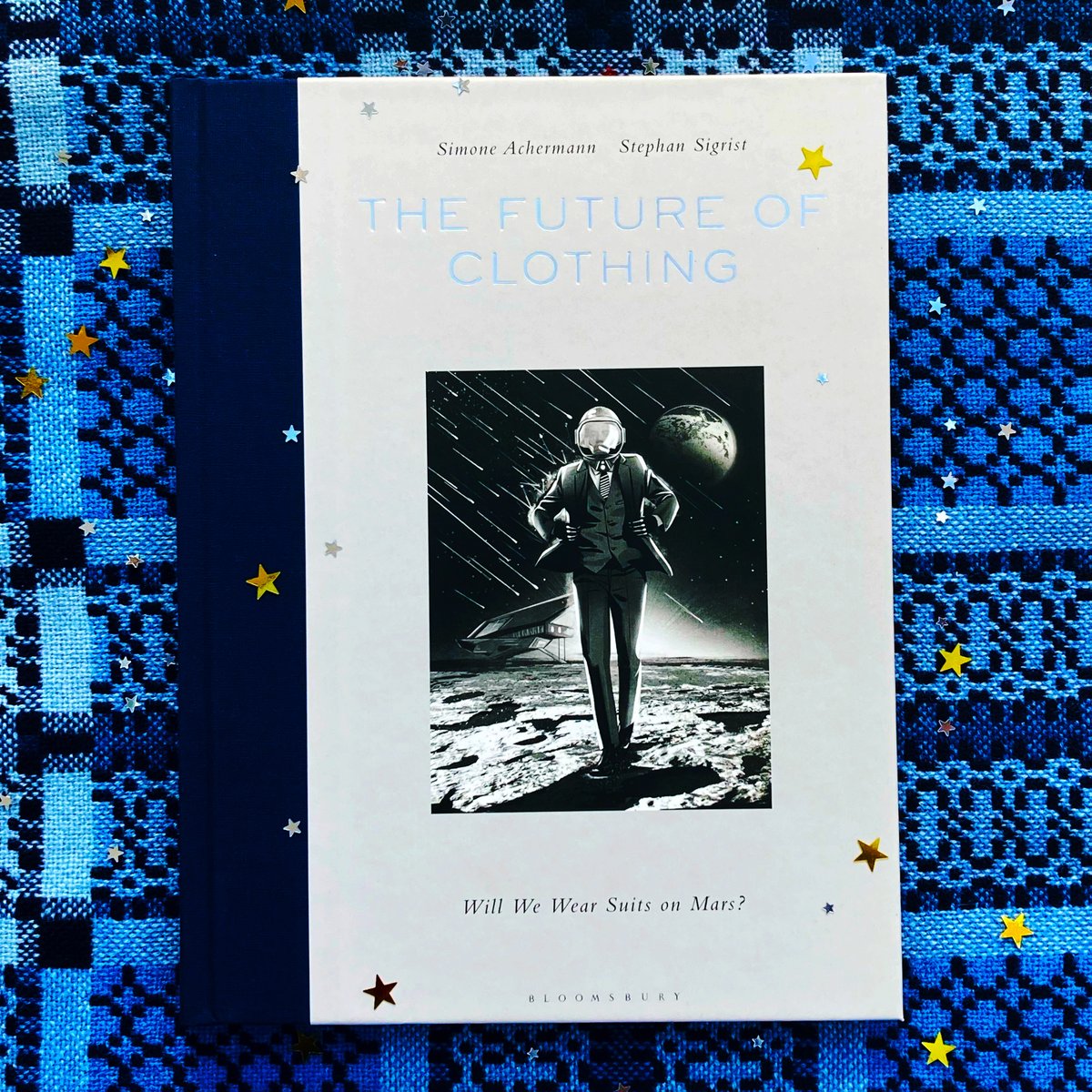 From AI to wearable tech, where is the fashion industry going…? 9 experts give their views, alongside Salvador Dali’s extraordinary vision of how clothing might evolve in the 21st century.

📘 bit.ly/3oD2M3N

#fashiondesign #futurefashion #newfashion #fashionbook