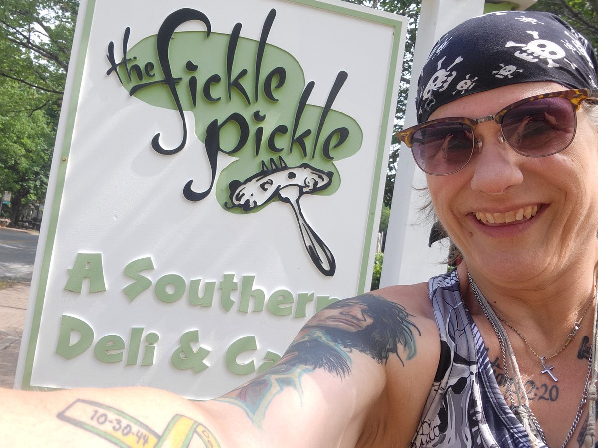 TribSportsLady's tweet photo. This pickle lover recommends the Fickle Pickle in Roswell, Ga. Soo good. #pickles #roswell #Georgia #Travel #traveling #healthcoachlife #ficklepickle https://t.co/bhhc6DLFSS
