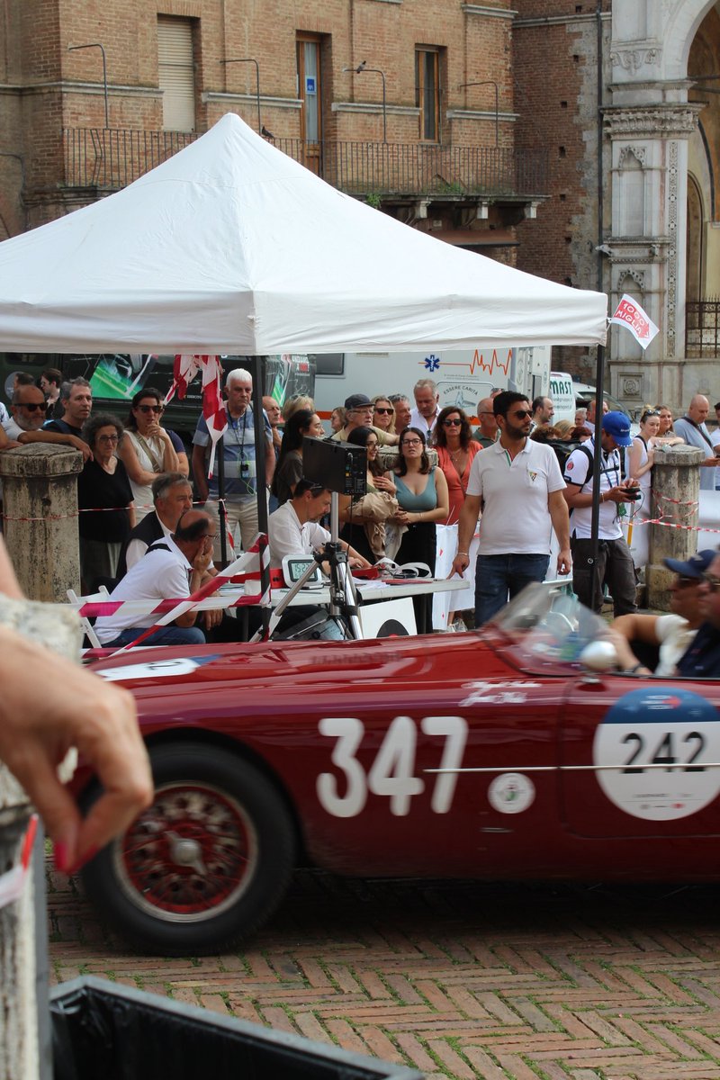domcsiiii's tweet photo. Mille Miglia Sienaban. @millemiglialive
nem kicsit voltam boldog és filter nélküli zseniális képek is születtek 🤭🇮🇹 https://t.co/WZeq1dMV7D