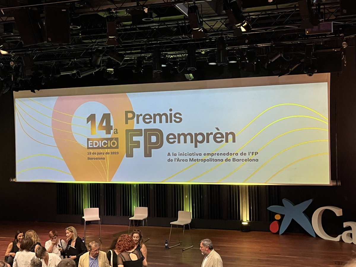 angelsricart's tweet photo. Avui estem a la nit de l’emprenedoria premis #FPempren amb els alumnes de #gad del centre @LopezVicuBCN https://t.co/zf5OlEccWC