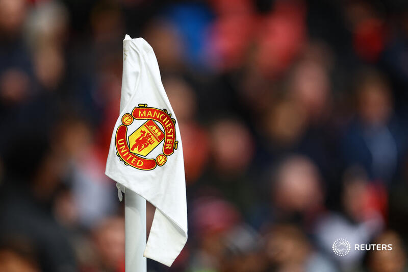 Reuters's tweet photo. 🔊 On @Breakingviews: Premier League soccer club Manchester United is in the final stages of a tense bidding war. In this Viewsroom podcast, our columnists debate the merits of different offers, and what they mean for its investors https://t.co/p1VZjey54a https://t.co/wuzC0kS9nX