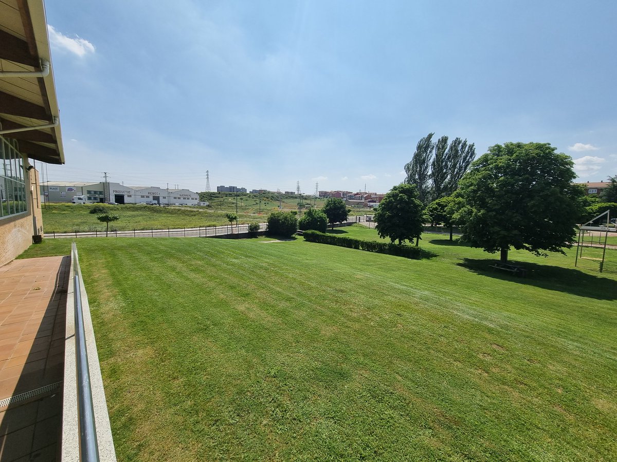 deportesvq's tweet photo. A partir de mañana, 16 de junio, se abre la zona de solarium del Polideportivo de Navatejera en horario de la piscina climatizada

#deportesvq #vqdxt #villaquilambre #polideportivonavatejera https://t.co/c1nLGji1n9