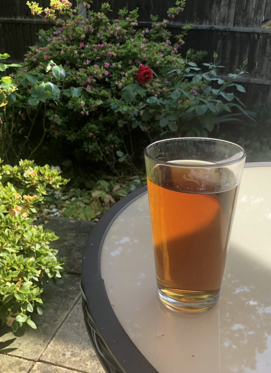 A pint of @Loddonbrewery Hoppit, perfect on a hot Summer’s day.