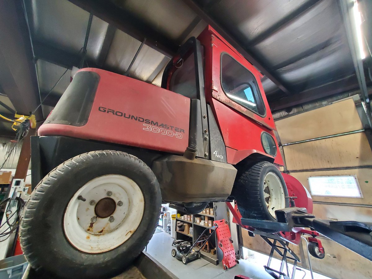 Unobtanium vs. me.. blown slide yoke. heck, she's good to go for another 26 years / 7,100 hours... lol. BTW anyone needing 93-5561 ujoint is a Napa UJ880. Had to do the research myself on that one.