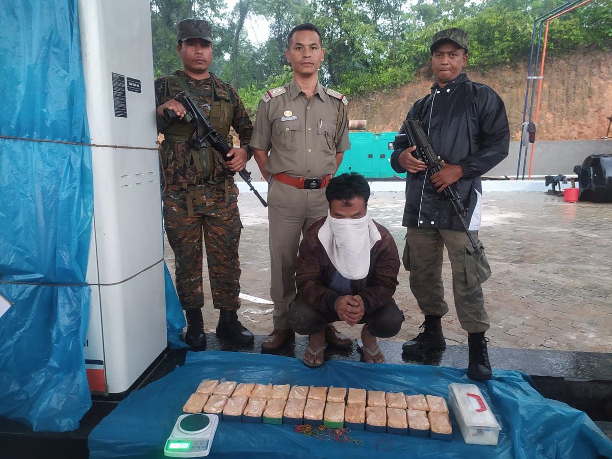 SangmaConrad's tweet photo. Huge haul of drugs by @MeghalayaPolice! In a swift ops @ejhpolice nabbed 2 inter-state drug traffickers and seized Heroin worth ₹4 Crore, 1Scorpio & 4phns. Well done team @lrbishnoiips Our war on drugs will continue unabated
@PMOIndia 
@HMOIndia 
@narcoticsbureau 
@ANI 
@PIB_India