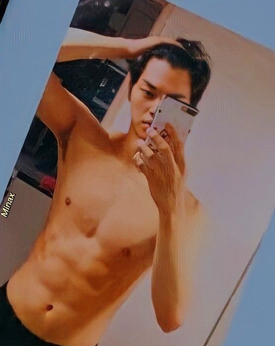 - el joven actor se desperto finalmente y esta listo para pasar todo el día con la lectora mandando una foto para confirmarle -

📱➪ Acabó de despertar~ ¿Estas lista para el día de hoy? ♡

#sexrol #LewdRP #FreeRol