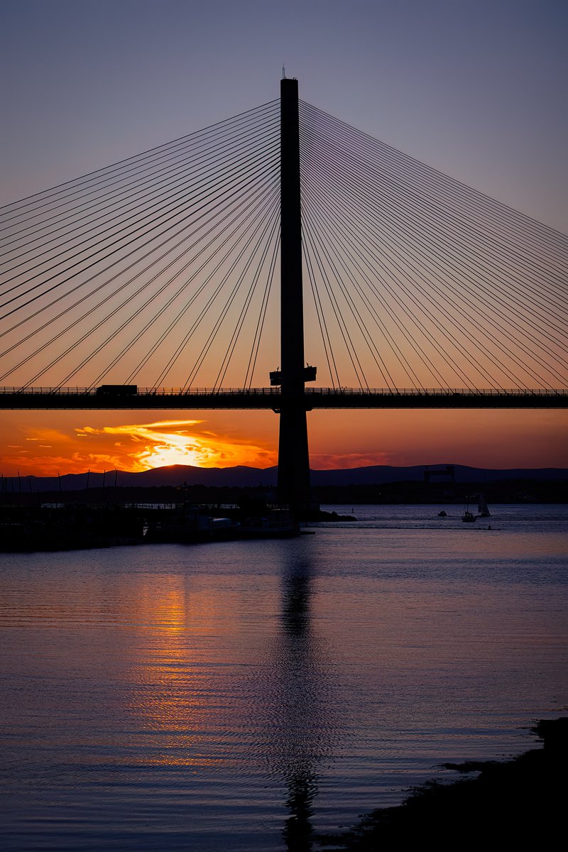 Sunsetting under ‘Kevin’ #sunset #photography #queensferrycrossing #forthbridges #sunset 
@TheForthBridges