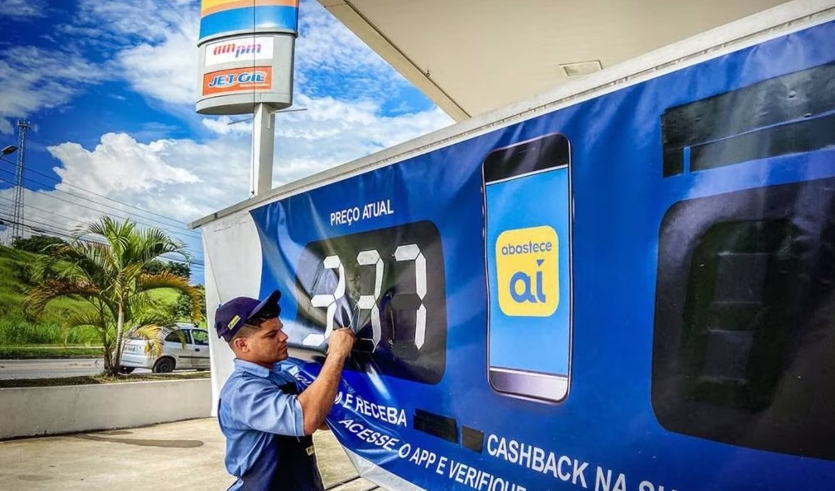 Petrobras REDUZ DE NOVO o preço da gasolina em R$ 0,13 por litro!
@LulaOficial: combustível barato sem cambalacho ou picaretagem

A Petrobras anunciou nesta quinta-feira, 15, a redução no preçoda gasolina para as distribuidoras a partir de sexta-feira, 16.
O litro da gasolina…