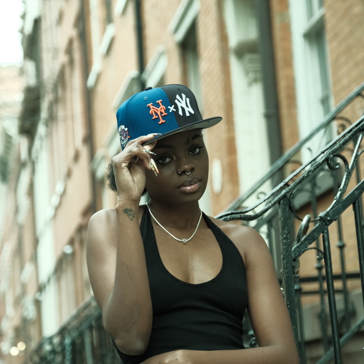 capswagusa's tweet photo. She's got the city on her side 🗽
#capswag #newera #5950 #59fifty #fittedcap #fittedhat #yankees #newyorkyankees #yankees #newyork #yankeescap #yankeeshat #bronxbombers #newyorkmets #mets #metsbaseball https://t.co/yrPErfsZPK
