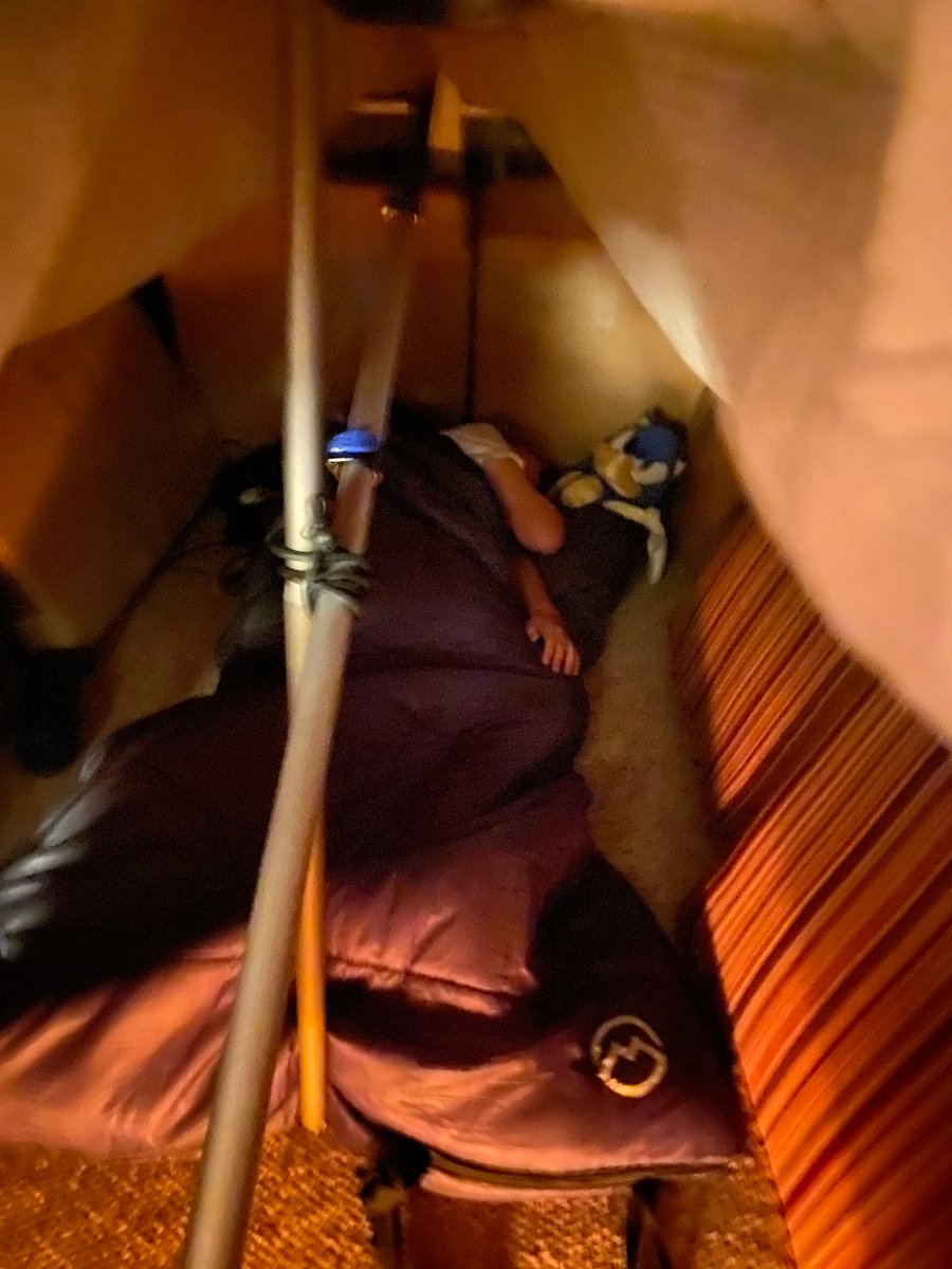 SweetFueled's tweet photo. Late to the party, but what a great fort. @crunchlabs https://t.co/JrIv1g9ffy