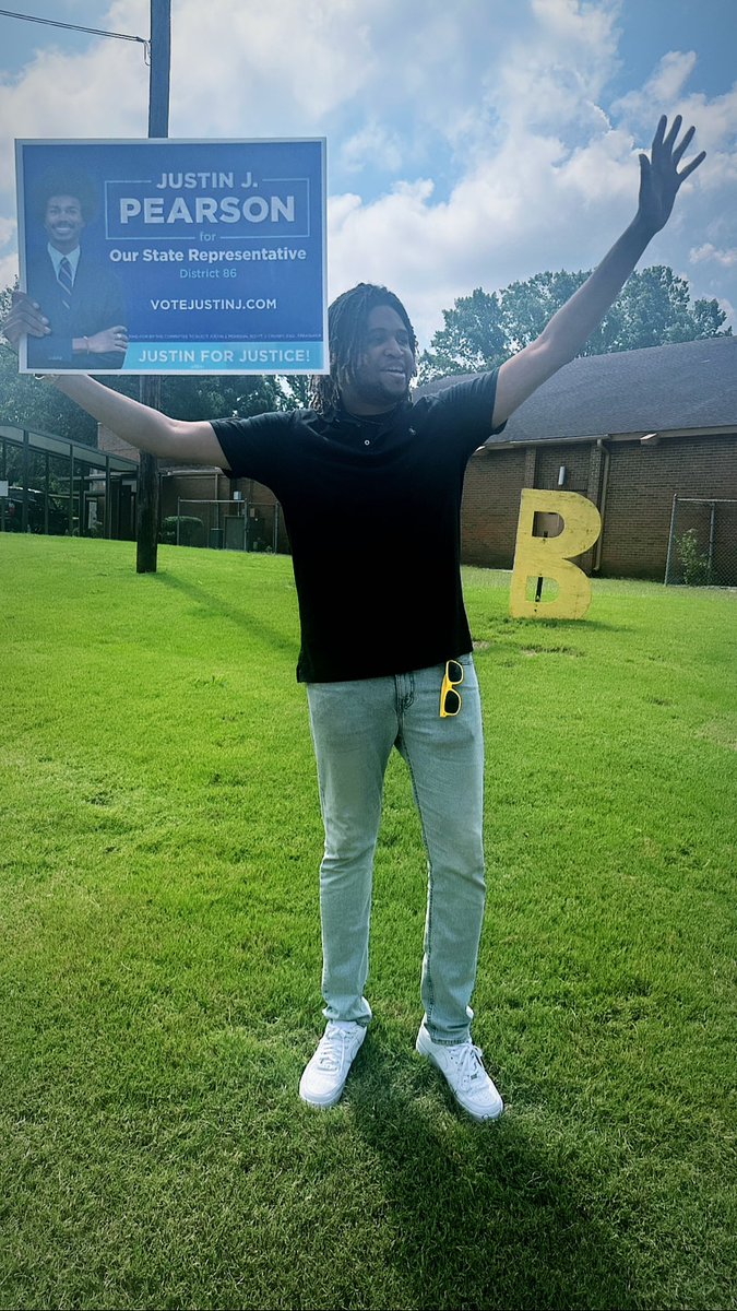 iamtorreyharris's tweet photo. ✨ IT'S SPECIAL ELECTION DAY! I'm working the Polls at Mt. Pisgah M.B. Church Today for Rep. Justin J. Pearson! Come out to see me and VOTE to send him back to the State Capitol with me again!
We have a lot of work to do! #JustinForJustice @Justinjpearson #Tennessee https://t.co/MdcxOUeces