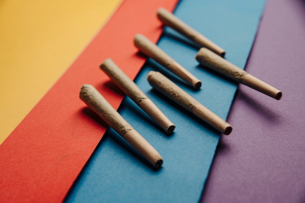 fluentcannabis's tweet image. What are you rolling into the day with? 💨🤔

Shop Fluent pre-rolls and more ➡️ l8r.it/ajtH

#WeSpeakCannabis #GetFluent #FLMMJ