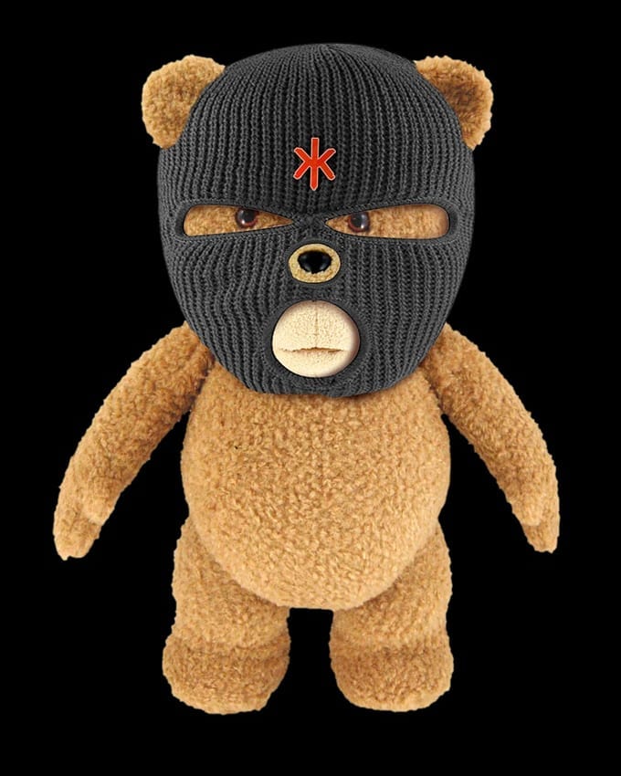 p_e_works's tweet photo. In the 90s the Killer Kittens signed their acts with this teddy bear. It's both cute and terrifying.Β
.His name is Filibus, he has slept with loads of people and hundreds of them have been left by the Killer Kittens as a sign of their robberies.
#unmemorygame #killerkittens https://t.co/v00O3a7kfS