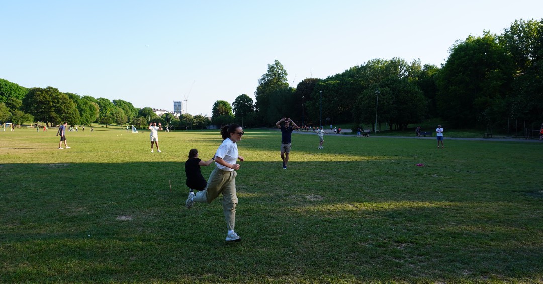 What better way to spend a sunny evening than getting together for a game of rounders?! 🙌☀️ 

One of the many perks of having Hove Park right on the doorstep of our UK office.
