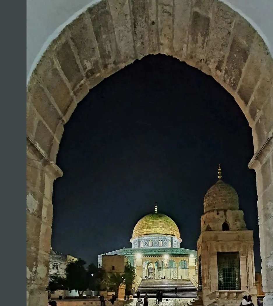 Ne varlığa sevinirim,.
   Ne yokluğa yerinirim,
       Aşkın ile avunurum,
         Bana seni gerek seni ..

Huzurlu akşamlar ola arkadaşlar.