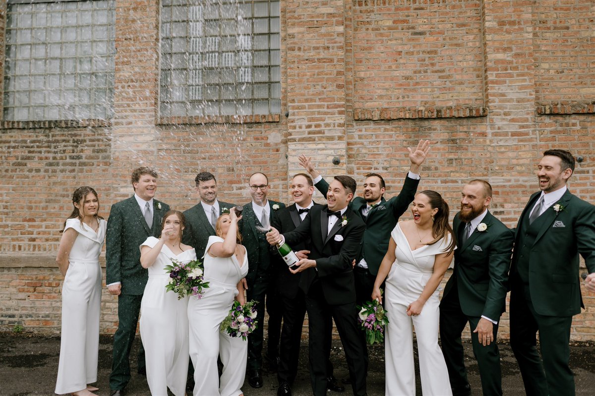 Laughs like this forever and ever 💕🥂

📸 Ben & Katya Photo

#cityviewloft #chicagoeventvenue #ChicagoWeddings #ChicagoEvents #chicagoweddingvenue #lgbtqiawedding