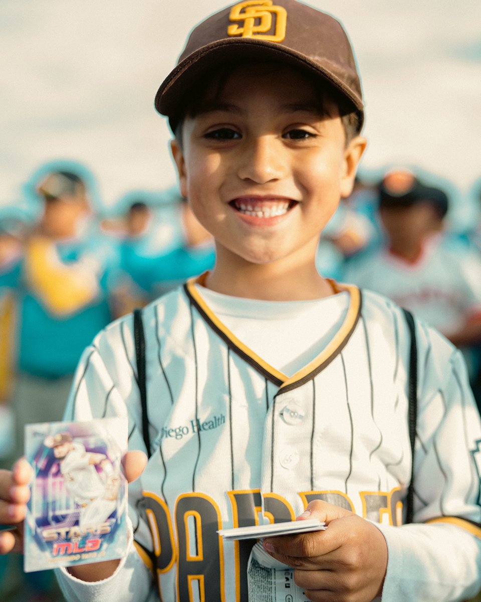 Topps's tweet photo. Celebrating #NationalLLWeek with a #tbt from our event with @LittleLeague last month! https://t.co/lNKc1Tzsnw