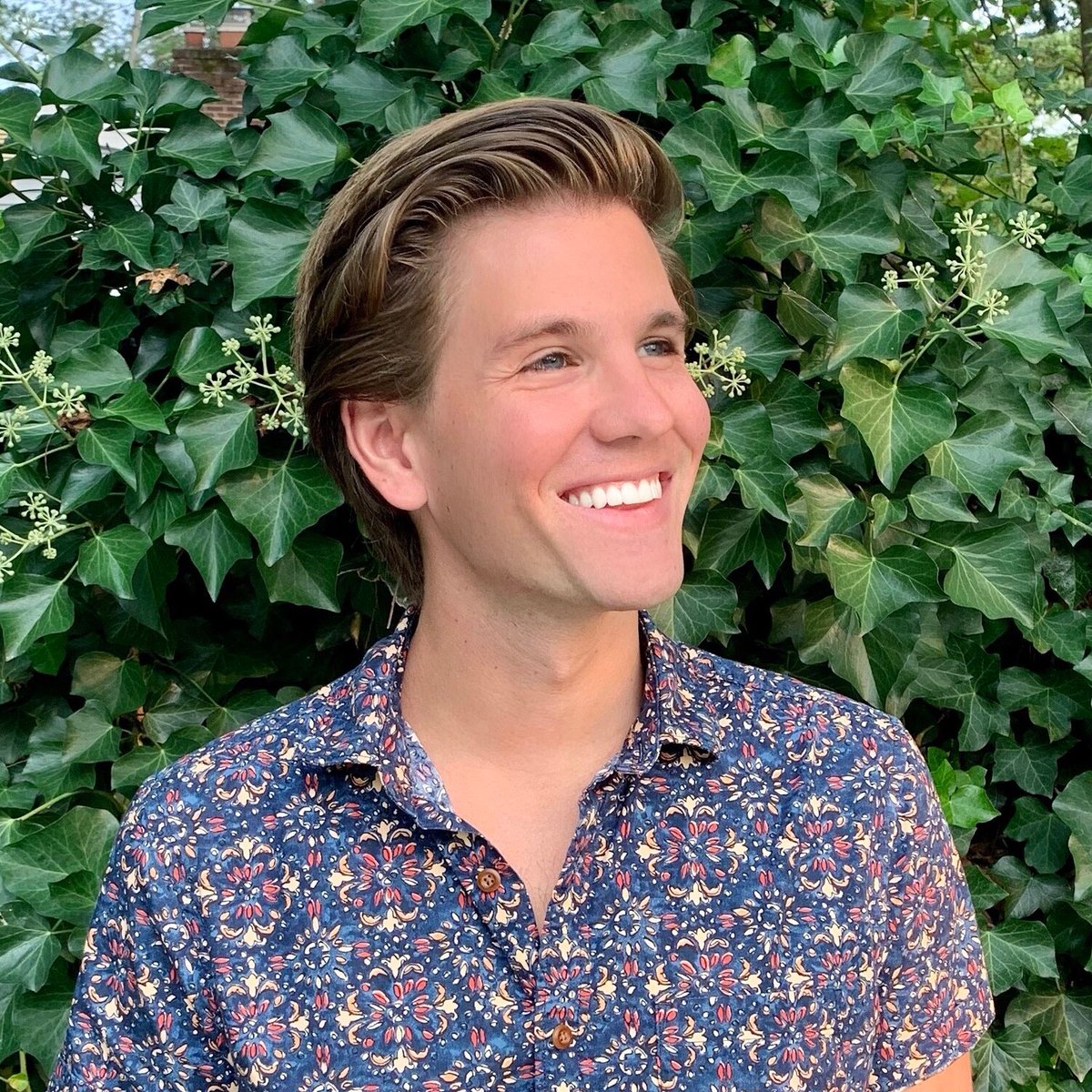 📚"A temperatura entre você e eu", de <a href="/brianzepka/">Brian Zepka</a>

Dylan se apaixona por um garoto que sempre está com a temperatura corporal de 43º C. Quando Dylan irrompe em chamas, exige saber a (assustadora) verdade. Baixe: amzn.to/43TQPFW