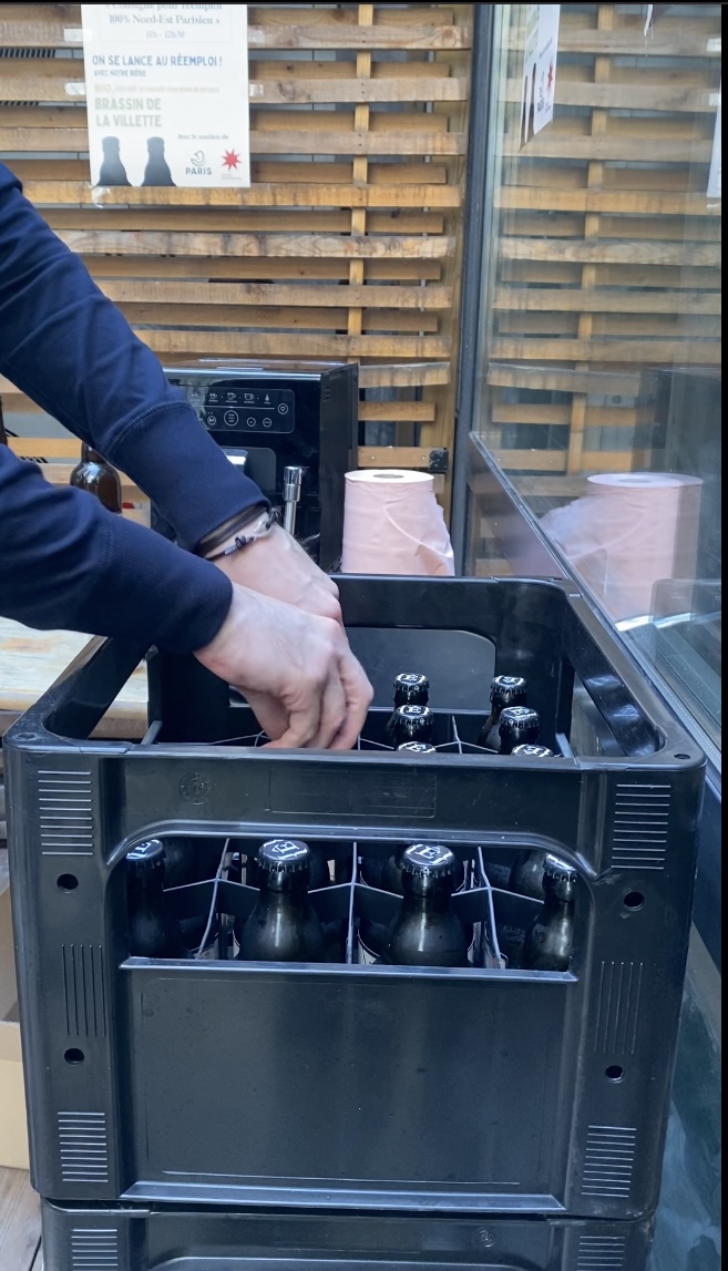 f_letissier's tweet photo. Ce matin, j'étais ravi d'assister au lancement de l'opération 100% locale de la @BrasserieEtre, alliant #ESS et #ÉconomieCirculaire avec la consigne.
Des produits bio élaborés, distribués, consommés et lavés au cœur de @Paris. Parfait pour l'arrivée de l'été, avec ou sans alcool! https://t.co/SI0IEj8UQi
