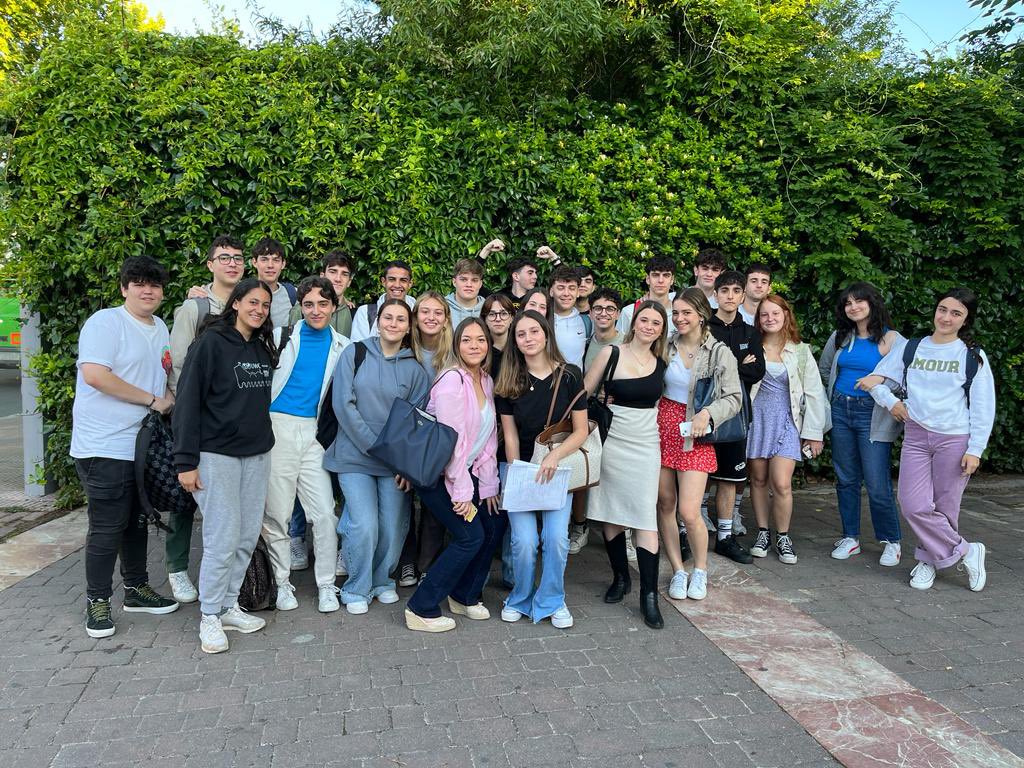 ¡Estamos de Enhorabuena! Nuestros alumnos de 2º de Bachillerato que se han presentado a la prueba de acceso a la universidad, han APROBADO TODOS. 100% aprobados. ¡Estupendo! #SomosCas <a href="/CASAranjuez/">CC. Apóstol Santiago 🎗🧡</a>