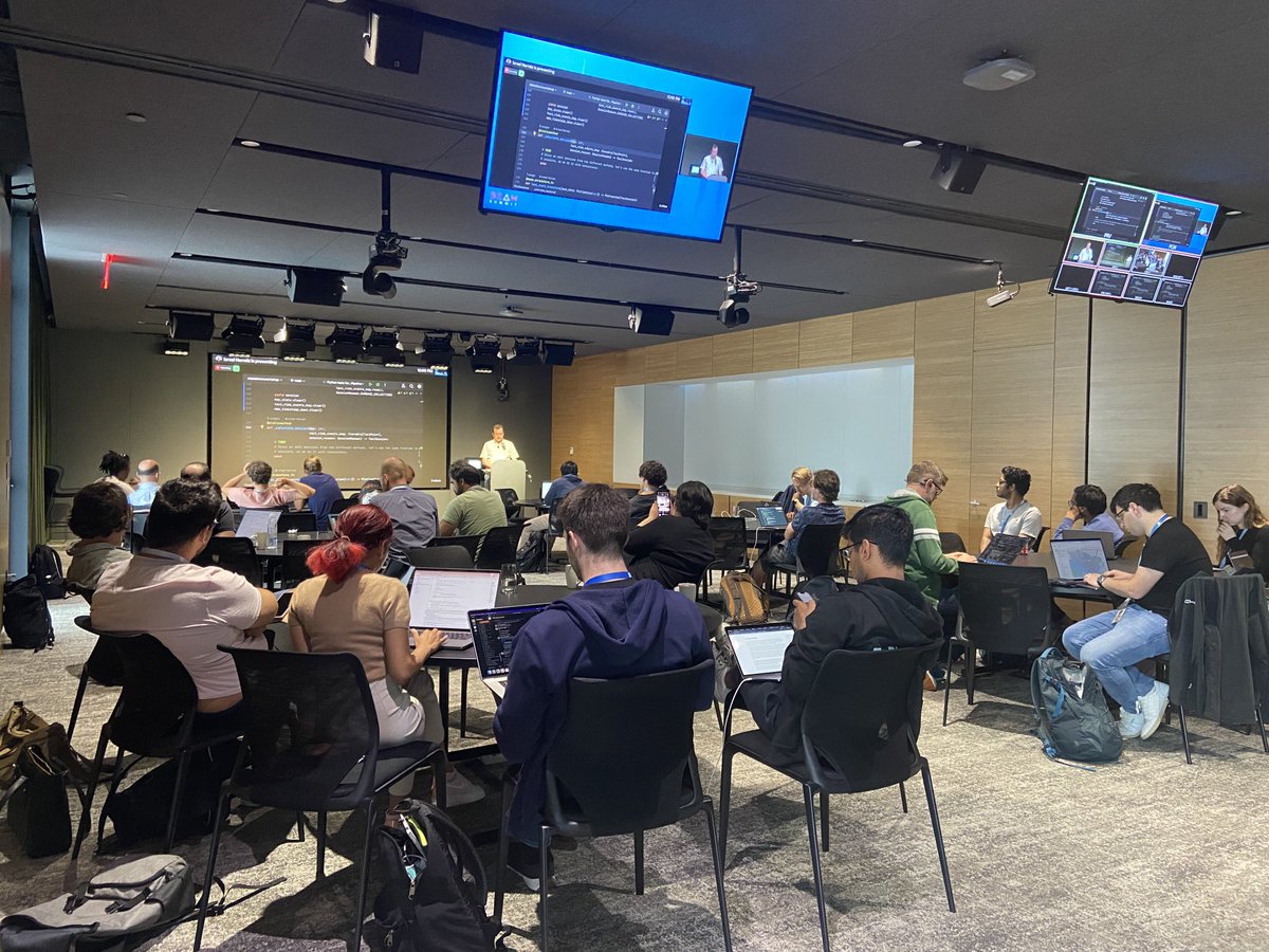 marayve's tweet photo. Learning at the ⁦@BeamSummit⁩ workshops #Beamsummit ⁦@ApacheBeam⁩ https://t.co/uhqNNhleBL