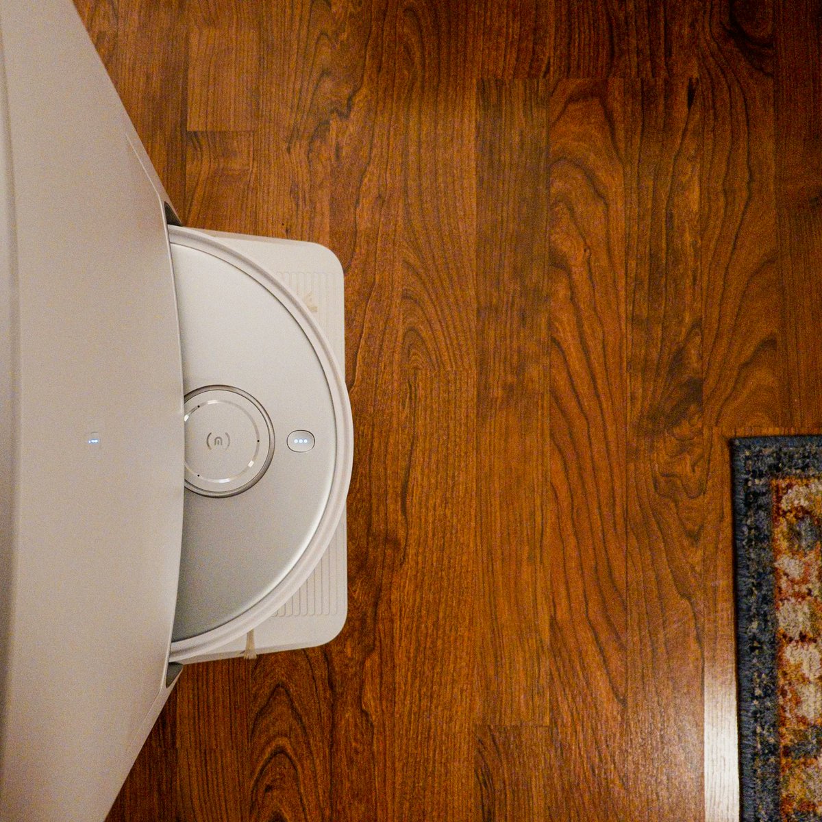 ericwelander's tweet image. The new @EcovacsUS Deebot T20 Omni has amazing mopping features and ways to clean rugs and carpet. But of course I have some things I don’t like about it as well like the Yiko voice assistant. More in my latest video:

youtu.be/55_U9H7jjDU