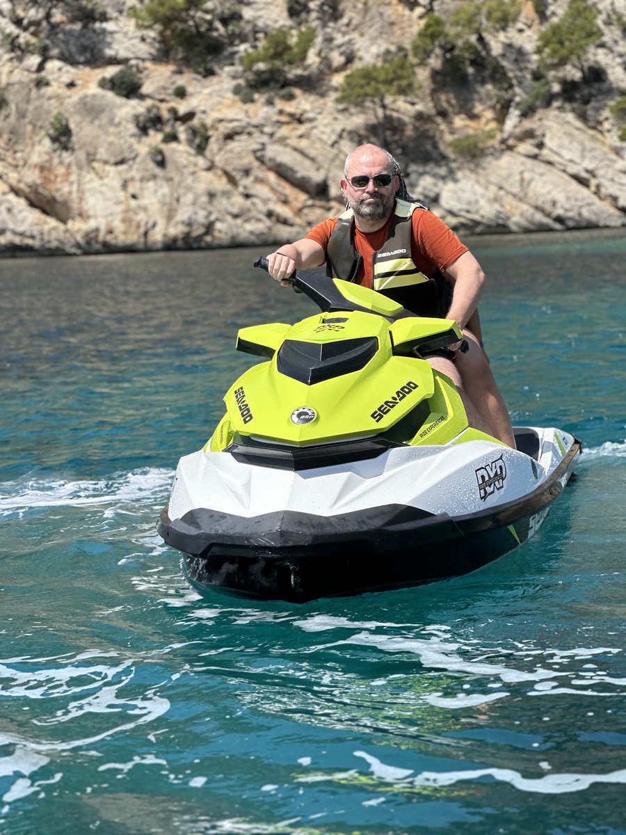 SimplifyUp's tweet image. Life’s full of change. 

Try and enjoy each moment and take a break from the rat race occasionally. 

If you live in the past, you’re likely depressed,
If you live for the future, you’ll live an anxious life,
If you live in the present, you’ll be at peace.

#livefortoday #jetski