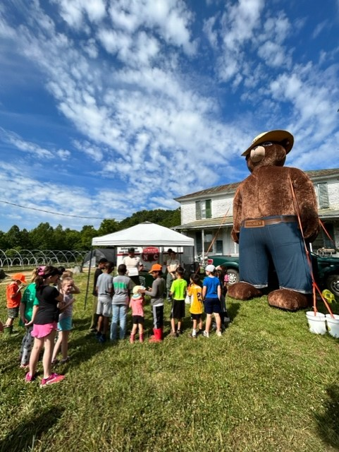 rollins_leia's tweet photo. BLAST (Breakthrough Learning in Agriculture Science &amp; Technology) is serving homeschool families this summer! Our Kick-off event had 40 students and their families joining us to learn from the Caswell County Forestry Service, explore local plants, and enjoy lunch. #Rollins4CCP https://t.co/Mb6OG5RcIQ