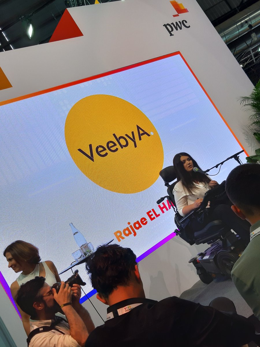 #VivaTech
Aujourd'hui on a besoin de plus d'inclusion notamment dans la mobilité pour les personnes en situation de handicap 

👉VeebyA ou comment apporter des solutions et former des transporteurs : 
Pitch de Rajae El harrak #ImpactBuilder