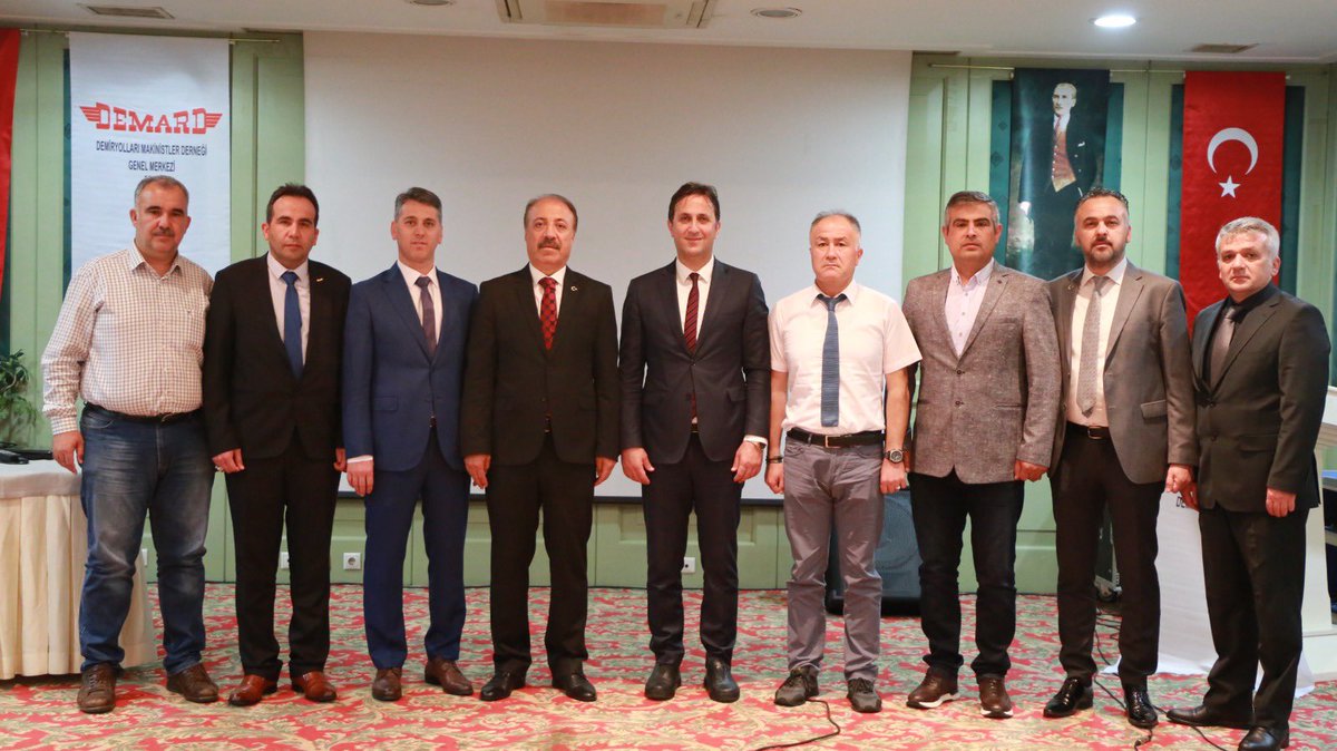 uyalcin_'s tweet photo. Demiryolları Makinistler Derneği @DEMARDGNLMRK Yürütme Kurulu Toplantısı’na katılım sağlayarak tren üzerinde çalışan personelimizin talepleri ve çözüm önerilerini dinledik. 

Genel Müdürlüğümüzün marka yüzü makinistlerimizle birlikte Türkiye Yüzyılı’nda dokunan, hisseden, çalışanın yanında duran bir yönetim anlayışıyla hareket etmek ve ortak akılla Milletimize en iyi hizmeti sunmak için var gücümüzle çalışıyoruz.